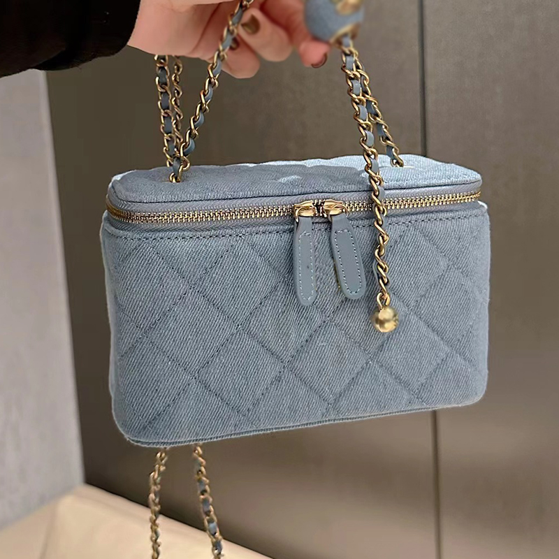 

Designer Women Mini Vanity With Chain Bag Bag Luxurys Designers Bags Paris Brand Quilted Trunk Shoulder Handbags Lady Makeup Case Cosmetic Box Crossbody Handbag