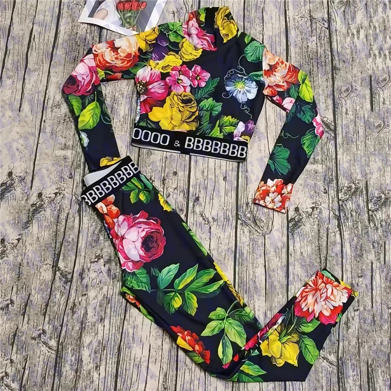 

2022 Luxury Womens Tracksuits Designer Black Yoga Outfit Padded Crop Tops Leggings Jogging Running Pants Sports Outfits