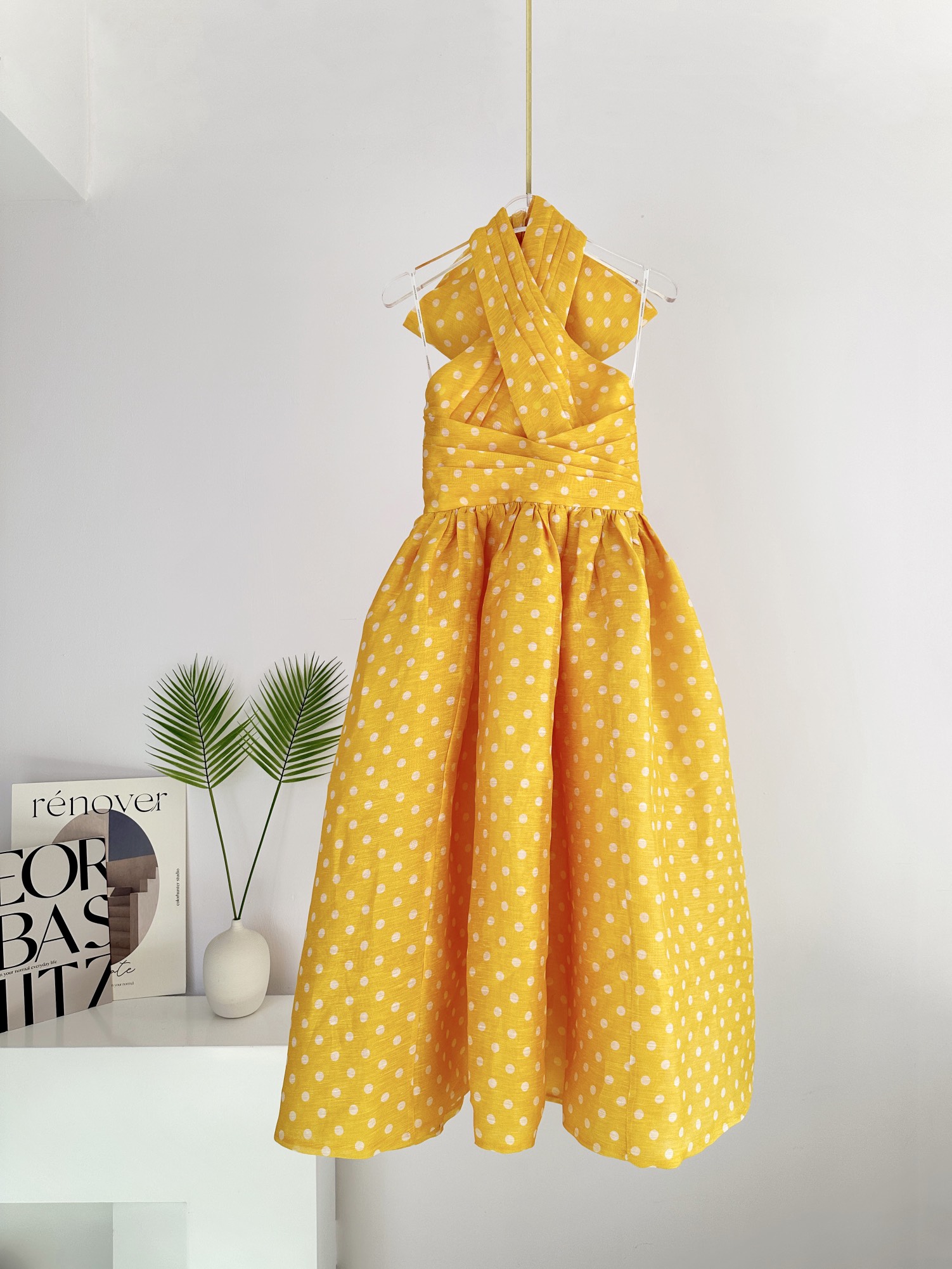 

Runway Dresses 2023 Australian Fashion Brand Spring and Summer New Neckline Sleeveless Dress 06, Yellow