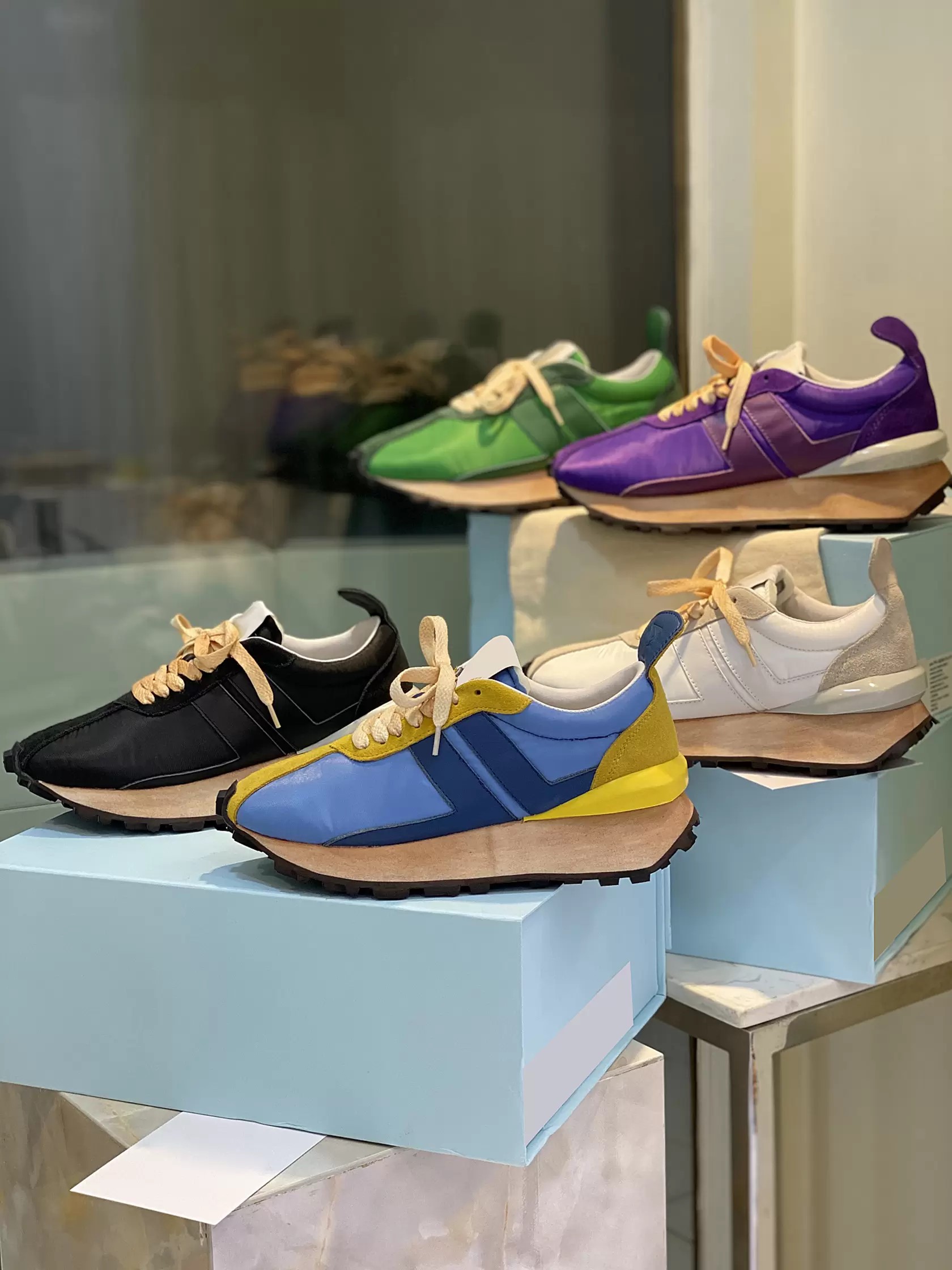 

2023 Spring Designer mens Casual Shoes Bumper Low top Sneakers white black beige blue khaki bordeaux volt nylon iron grey silver Snake luxury men women trainers