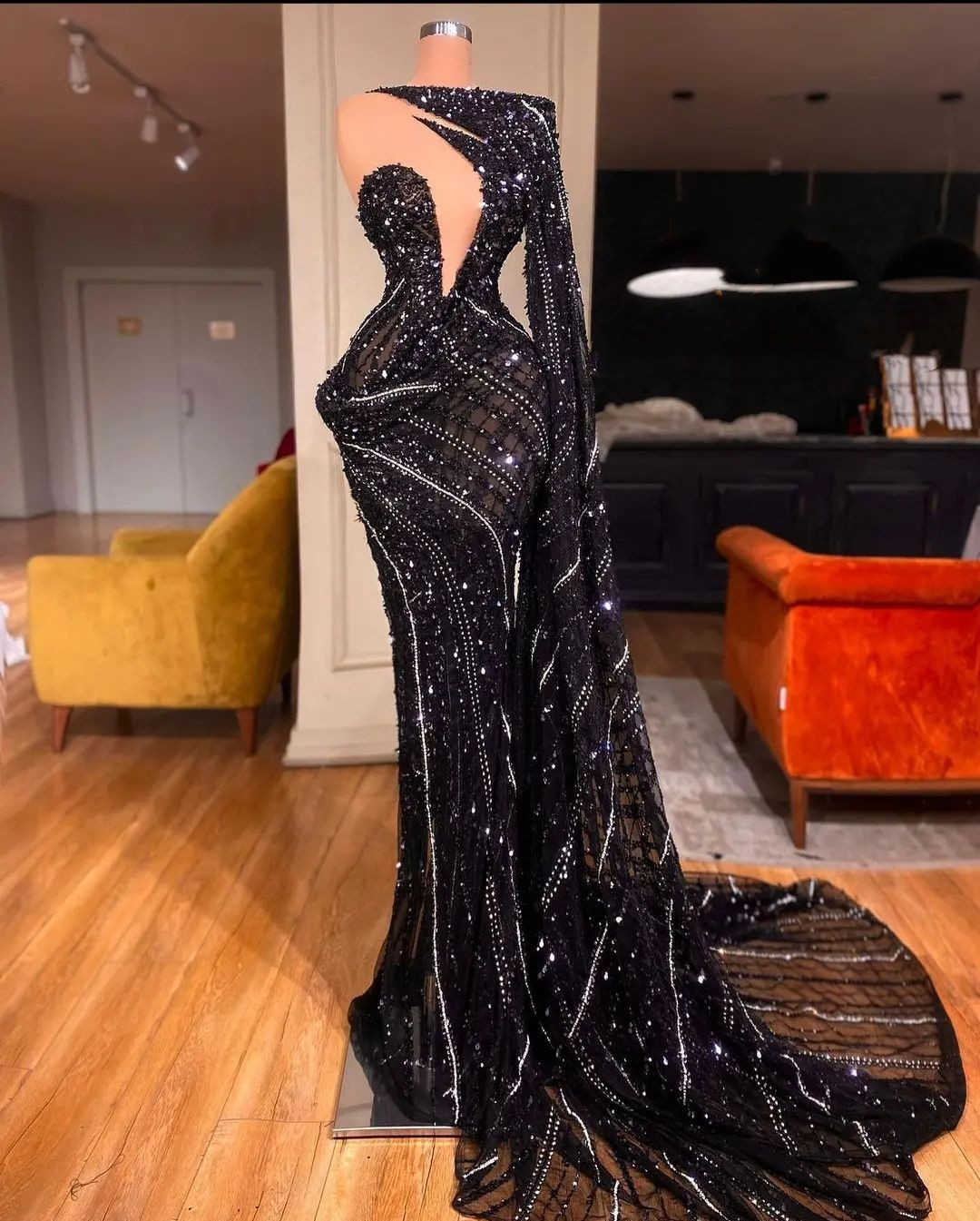Stylish Evening Dresses Sleeveless V Neck Hollow 3D Lace Cape Appliques Sequins Beaded Sparkly Floor Length Celebrity Plus Size Prom Dresses Gowns P