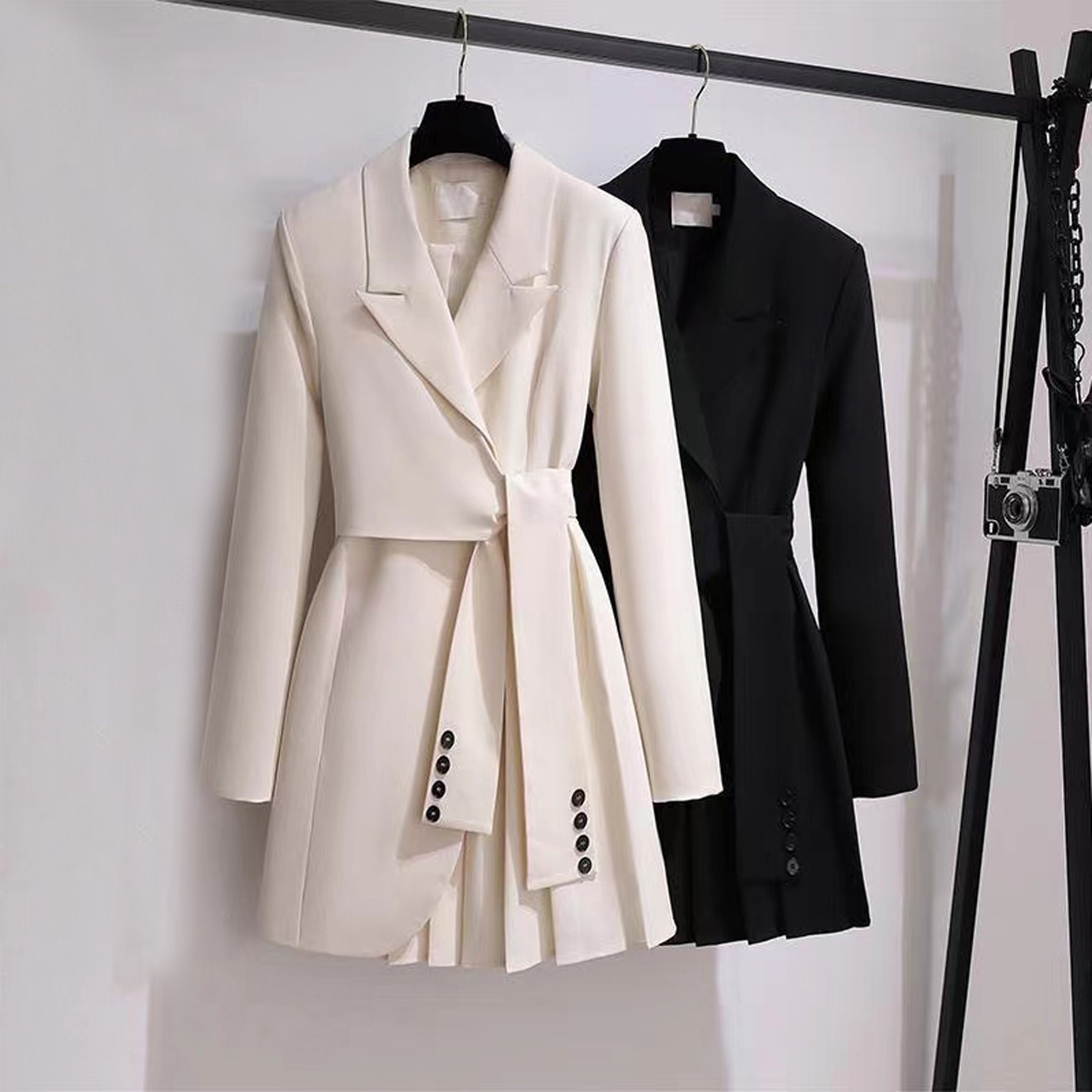 Robes de créateurs pour femmes Marque tempérament minceur taille robe de mode design sens net rouge robe de rue frite B13231