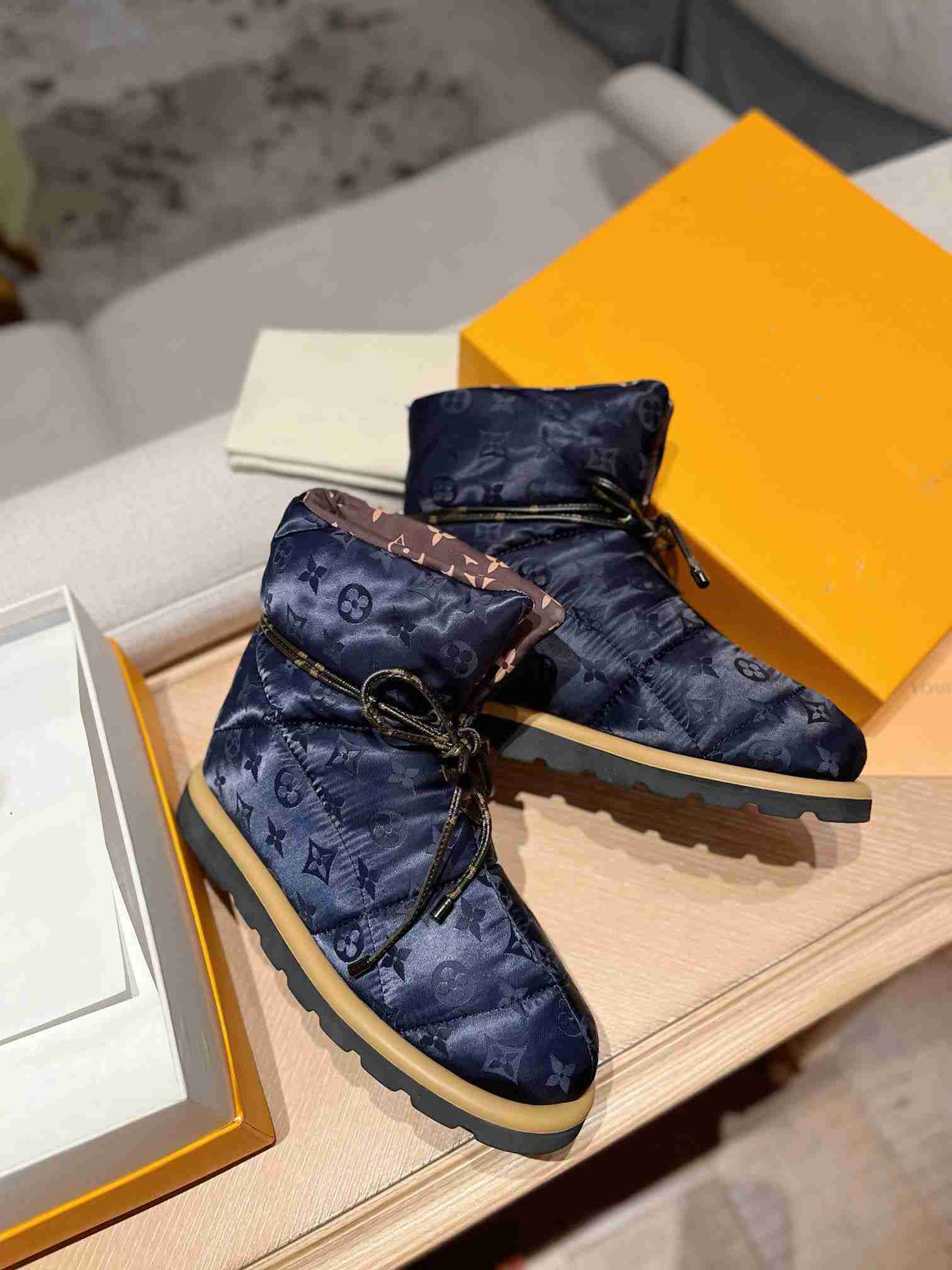 

2023 Hot Snow Boots Boot Warm Boots Suede Shoes Classical Short Miniwomen Keep Warm Man Womens Plush Casual Chestnut Grey