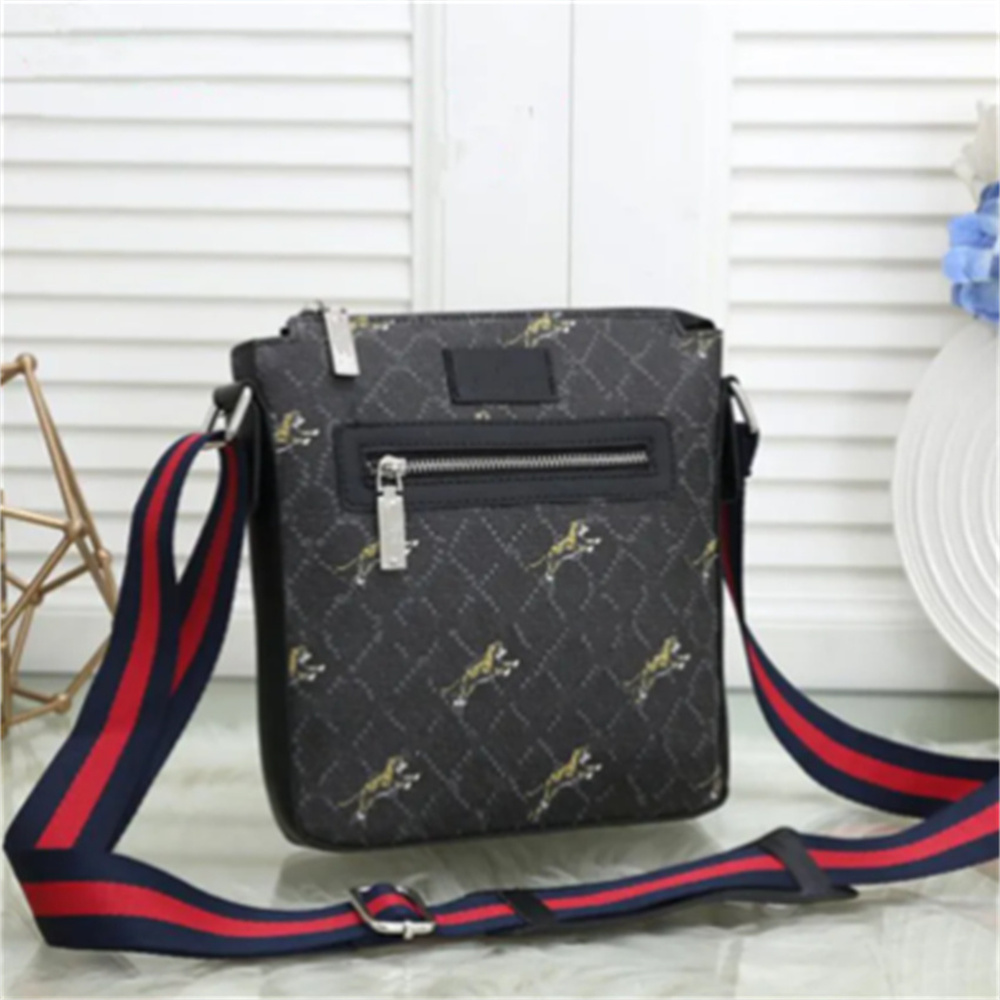 

2023 New Men Crossbody Shoulder Bag styles Various sizes handbag luxurys designers bags pochette Multiple pockets 523599 fashion Messenger bag sale Hot, Black