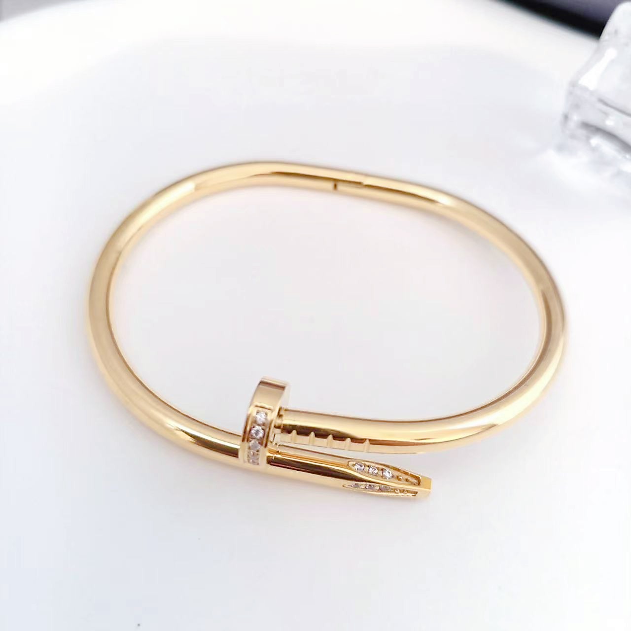 

Classic Nail Bracelet Designer Women's Gold Cuff Bracelet 18K Jewelry Gift 316L Stainless Steel Factory