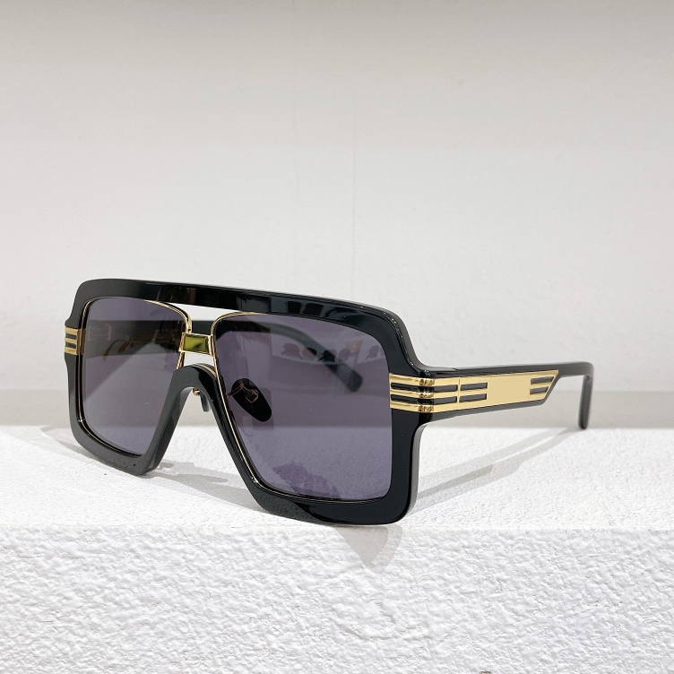 Oversized Mask Sunglasses for Men Women Gold Metal Frame Sunglasses UV400 Fashion Sun Glasses Designer Style Vacation Beach Driving Eyewear