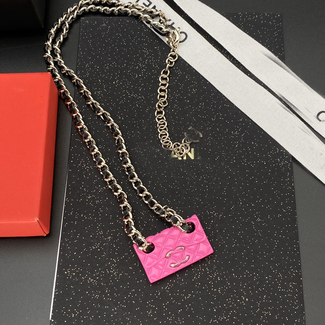 

18K Gold Plated Brass Copper Pendant Necklace Fashion Women Designer Brand C-Letter Pink Bag Necklaces Choker Chain Leather Silver Wedding Jewelry Love Gifts