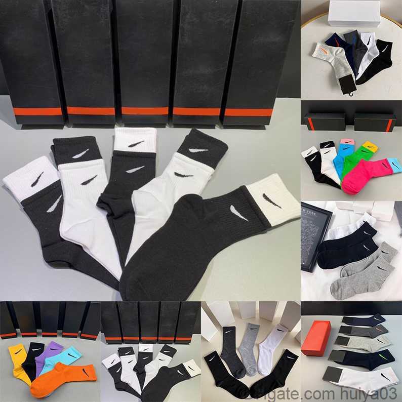 

Fashion Brand Mens Cotton Socks Classic black white Women Men Breathable Cotton mixing Football basketball Sports Ankle sock Winter for Male huiya03, 1 box = 5 pair