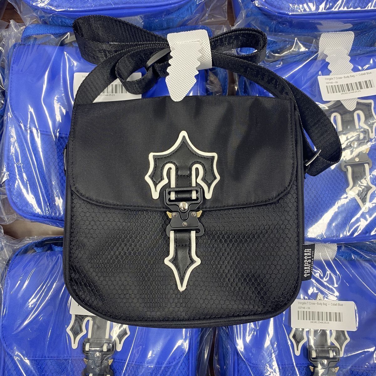 

Classic fashion Luxury Designer bags men and women Crossbody bag Trapstars IRONGATE COBRA TC handbag Rapper clutch Waterproof RUCKSACK Oxford Male Bags wholesale, Black