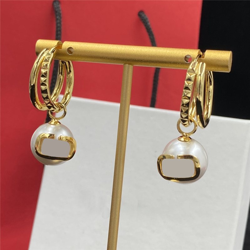 

Delicate Pearl Pendant Charm Earrings Women Letter Designer Eardrops Golden Ear Hoops Double Metal Circle Dangler With Box