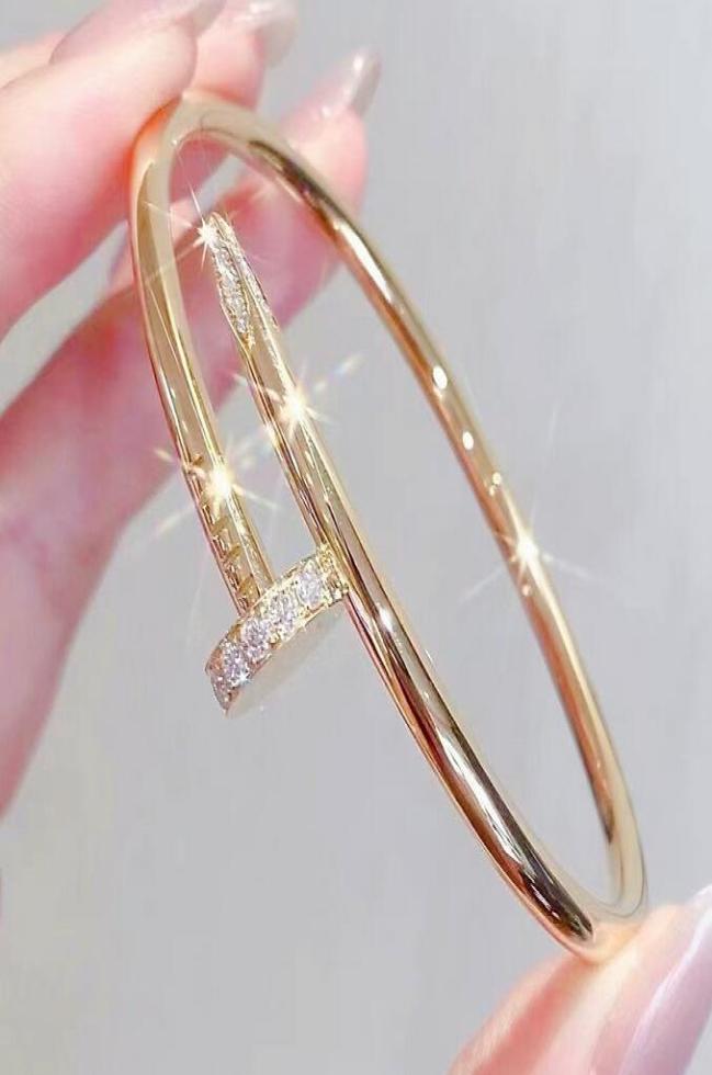 

Luxury Glamour Ladies Bracelet Classic Nail bangle Unisex Valentine039s Day Wedding Gift 18K Gold Jewelry Stainless Stee3203874