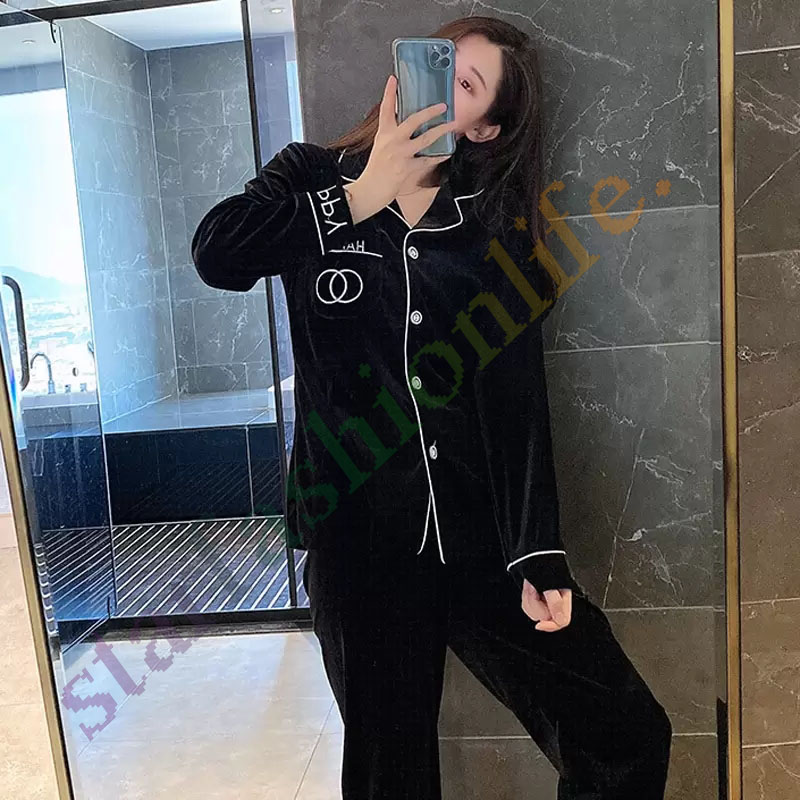 

Wholesale Winter Fall Black White Pleuche Pajamas Sets Home Textile Letters Print Casual Women Long Sleeve Cardigan Sleepwear Small Sweet Wind Night Clothing