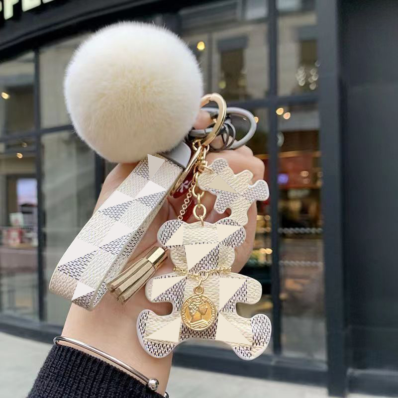 

Designer keychain bear leather fur ball pendant key chain car pendant metal fashion personality creative cute 6 kinds of styles is very nice