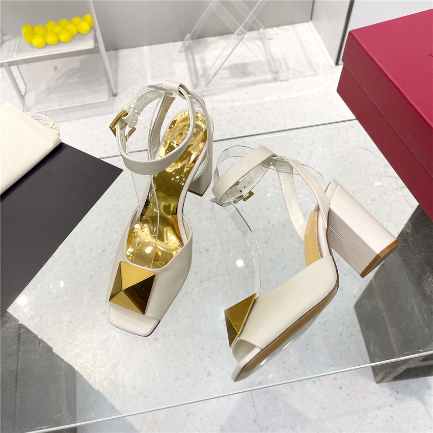 

Fashion Dress Shoes 2023 Valentinoity Women Leather High Heel Metal Buckle Letter Wedding Party Business Casual Flat Shoes 03-014 MQUO