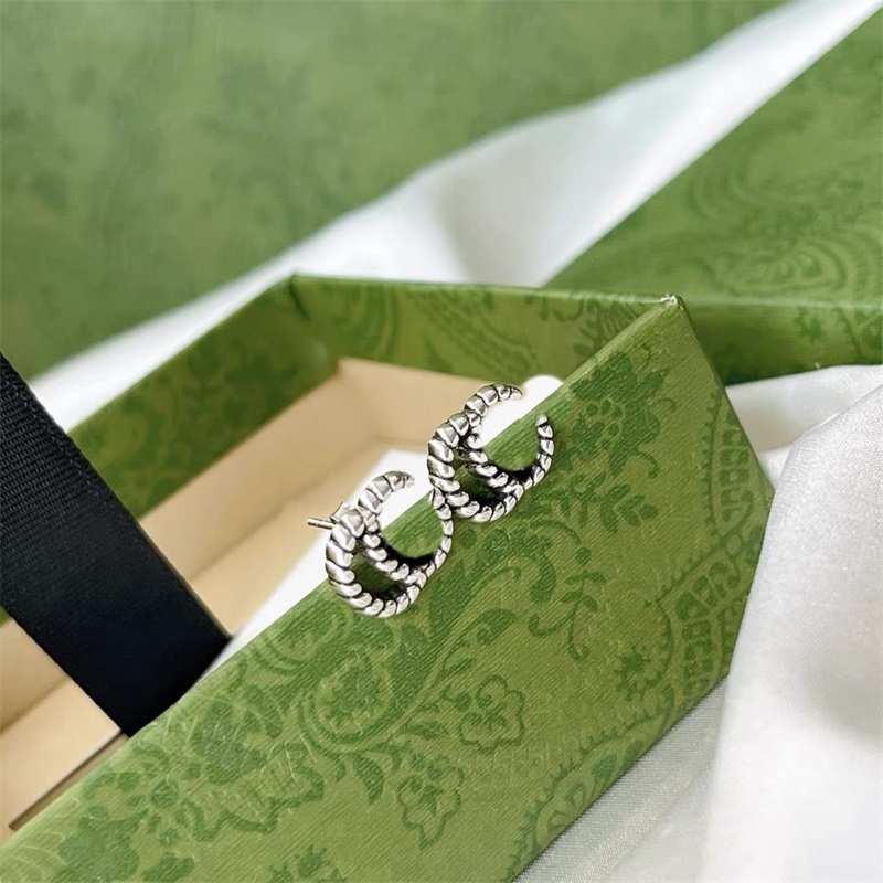 

Designer stud earings for couple have retro letter pattern simple fashion jewlery designers stainless steel plated silver earring chic love ohrringe man earring