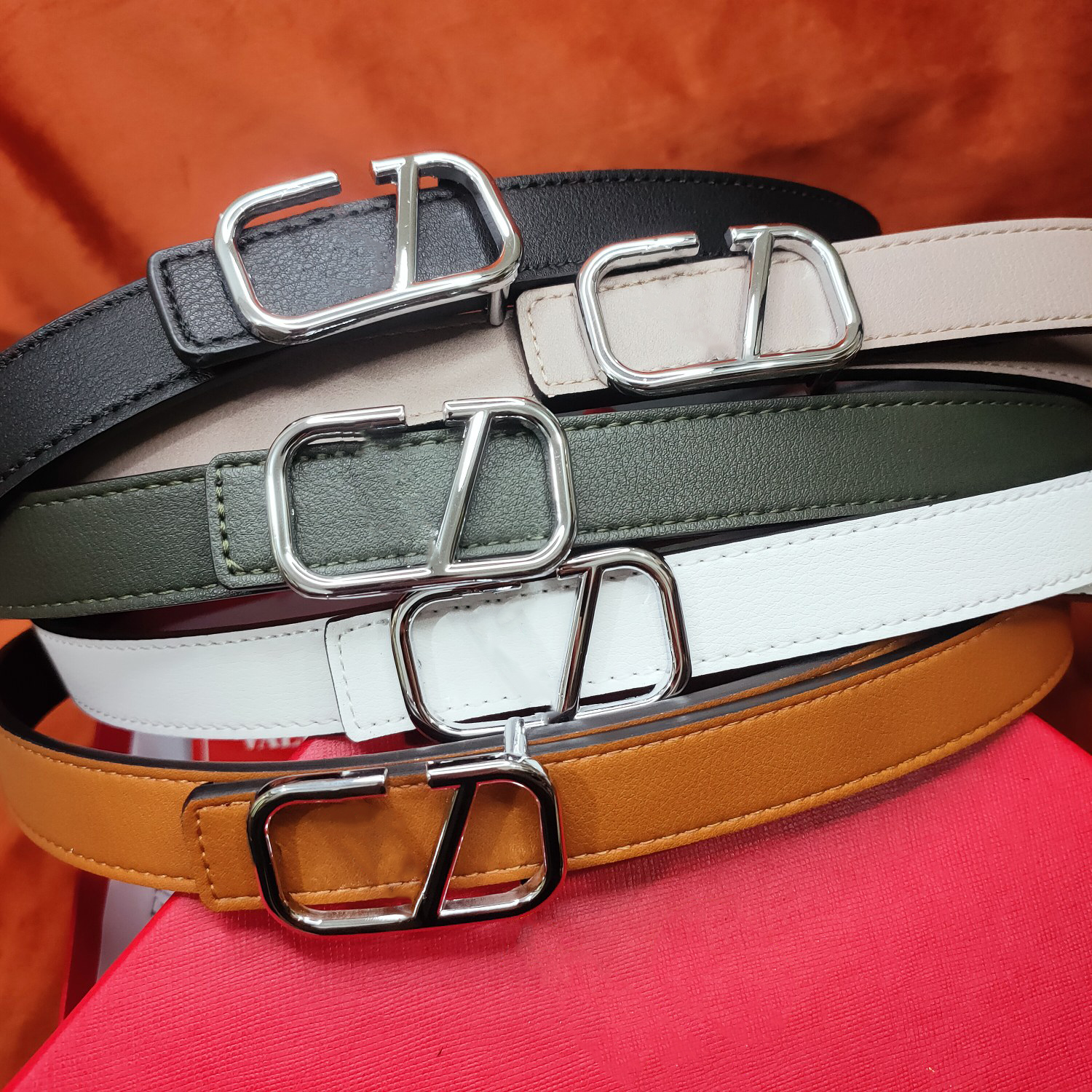 

luxurys designers belts trend fashions belt standard length sliver letters fine leather belt  fashion for men and women 5 colors smooth buckle good, Width 2.5cm