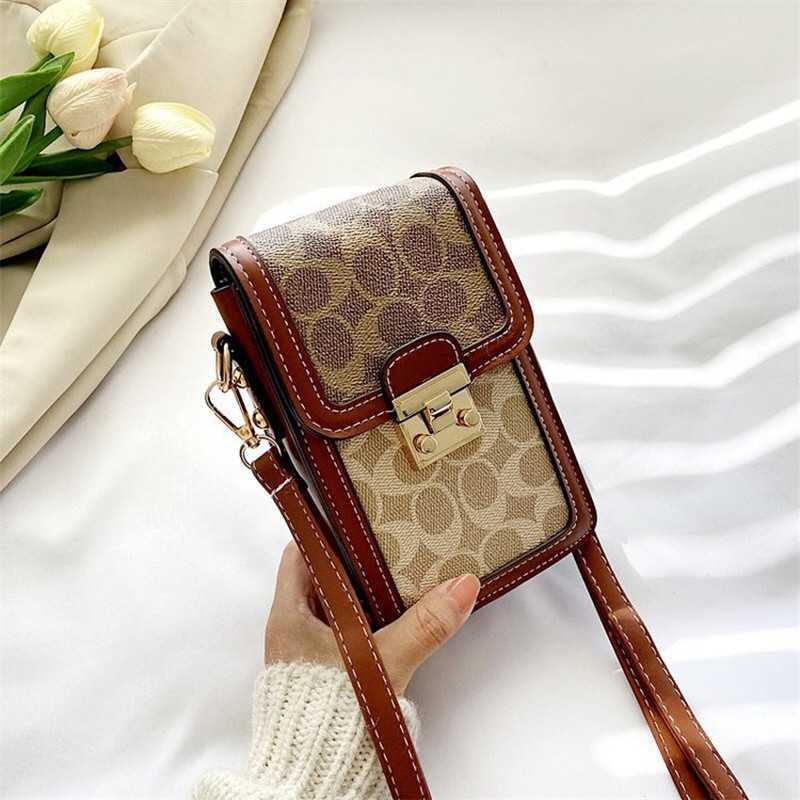 

Cross Body 2022 New Mini Phone Bag Cosmetic Bag Fashion Messenger Bag Women's Fashion Street Versatile Contrast Light Luxury Crossbody Bag 011123H, Auburn