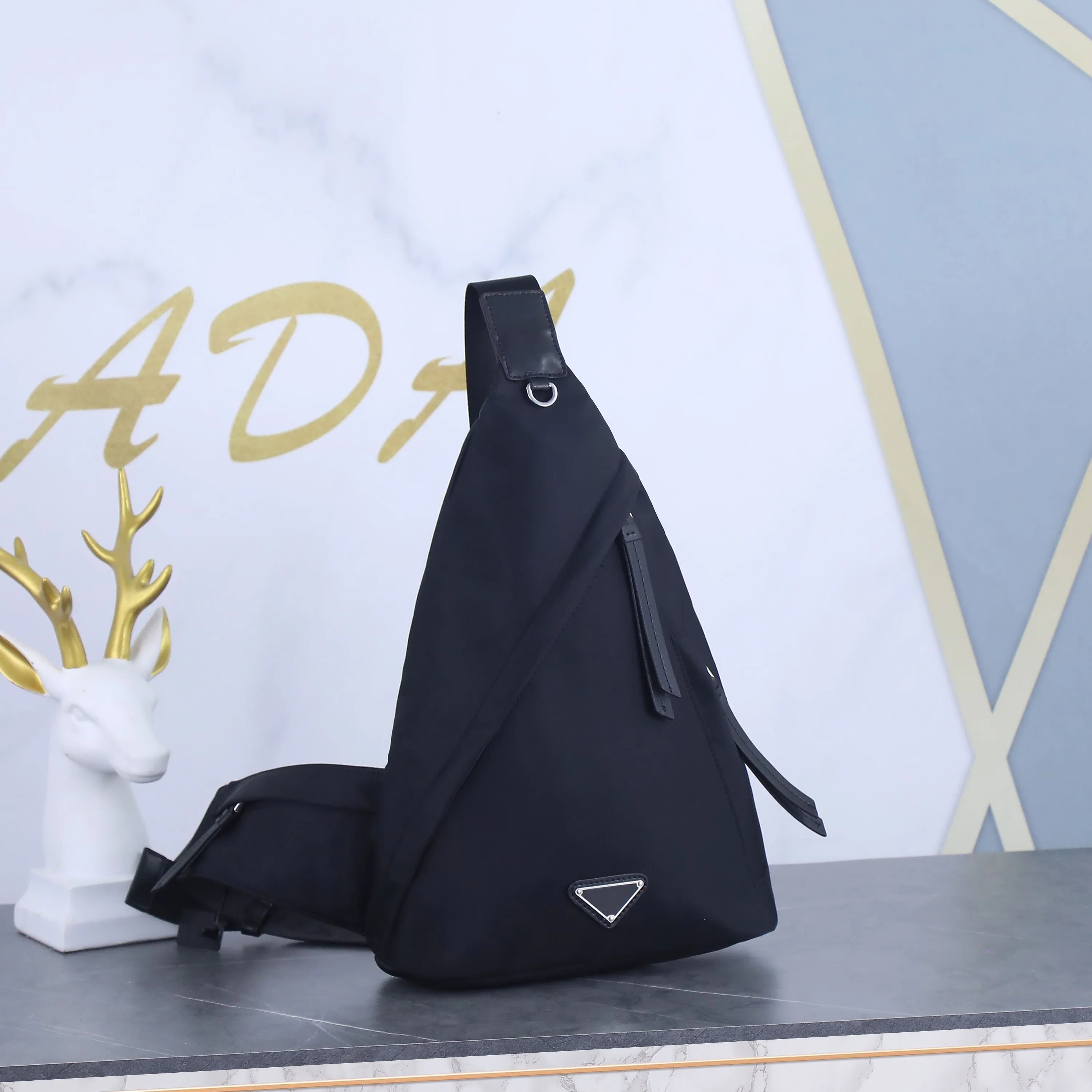 Designers Sacs Luxurys 2023 Sac à main à bandoulière Styles de mode Portefeuille de couleur unie Compact et confortable Sac à bandoulière pour ho
