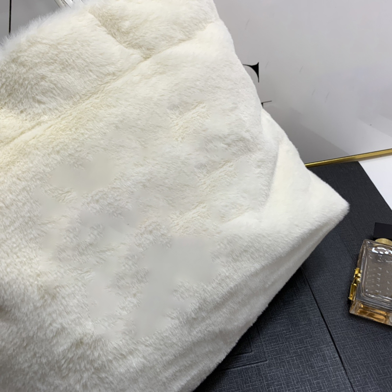 

Designer shopping miu bag Luxury tote bag miu Wool Material Leather Plush Ladies shoulder bags Fashion handbag Large Capacity Lining Zipper New 1OM9, #2 size:31x32x17cm