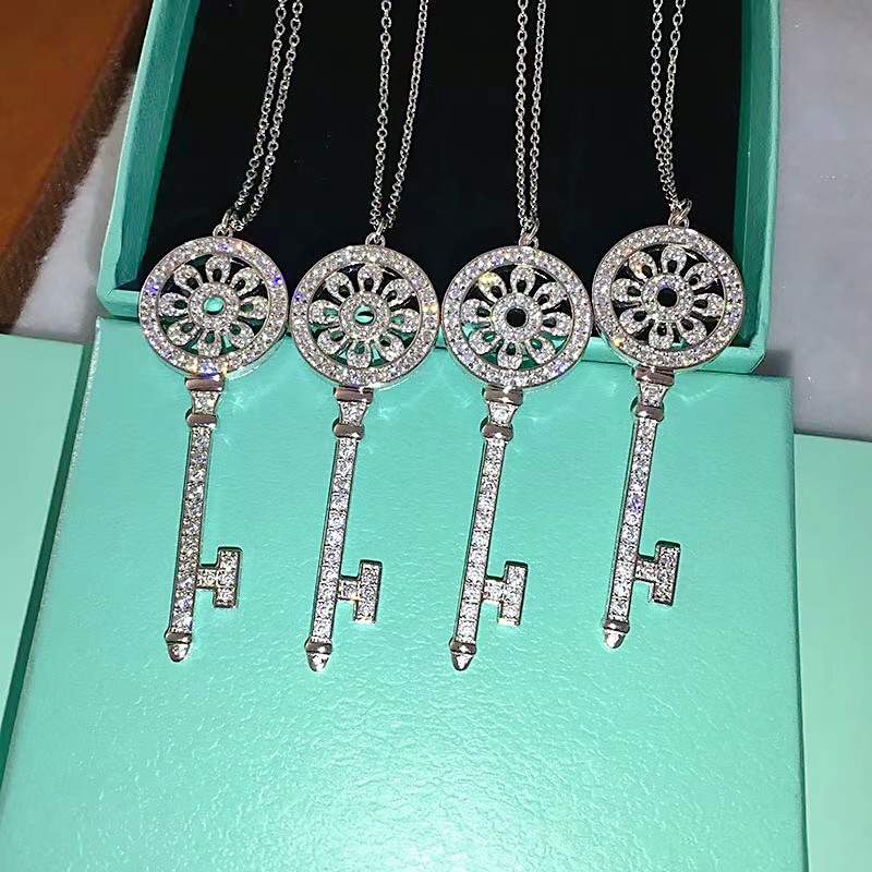 

Deluxe Sunflower Key Necklace Designer Women's Pendant Girl Valentine's Day 18K Gold Jewelry Gift