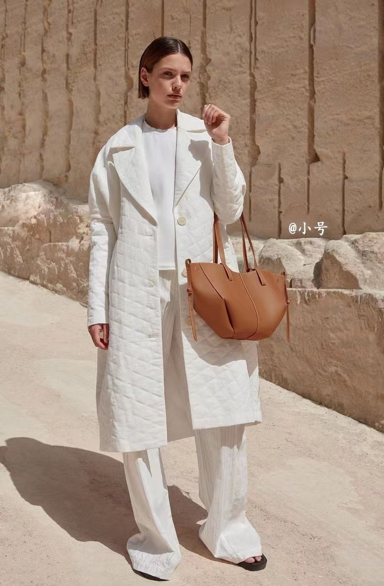 

Shoulder Bags New Polene Cyme Tote Bag Full-Grain Textured Leather Designer Magnetic Buckle Closure Handbag Women Suede Inner Lining Luxury Large CapacityESS, Black