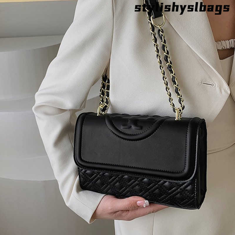 

Totes 2022 New Famous Designer Chain Shoulder Messenger Bags High Quality Small Square Bags Luxury Fashion Women Purse and Handbags 011323H, Black