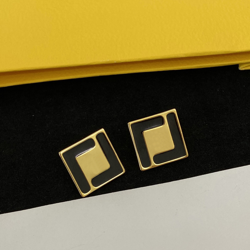 

Gold Letters Ear Studs Women Designer Jewelry Womens Earrings Designers Square Earings For Party Ladies Accessories D2301124F