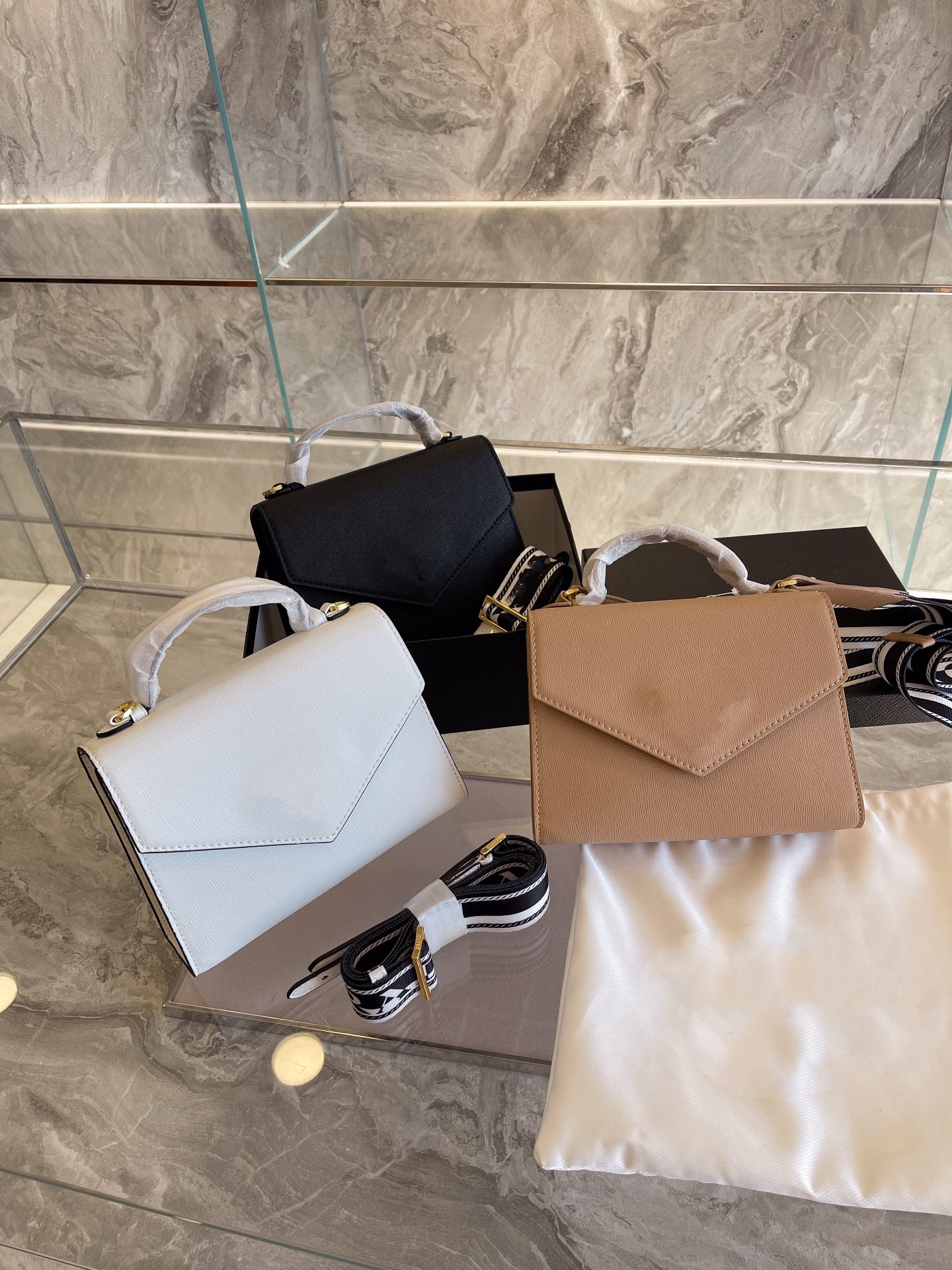 

shoulder lady wallet bag simple versatile metal letter leather solid leather Postman women Handbag Genuine Leather bag Flip cover diagonal Messenger, #1