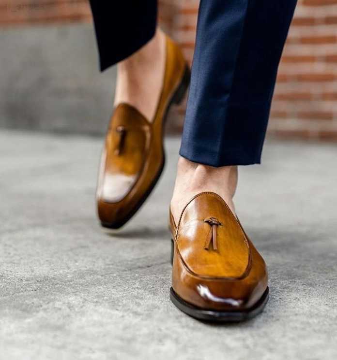 

2023 Dress Shoes Male Formal Footwear Men Loafers Patent Leather Brown Slip on Tassel Wedding Party Mens Big Size 38-48