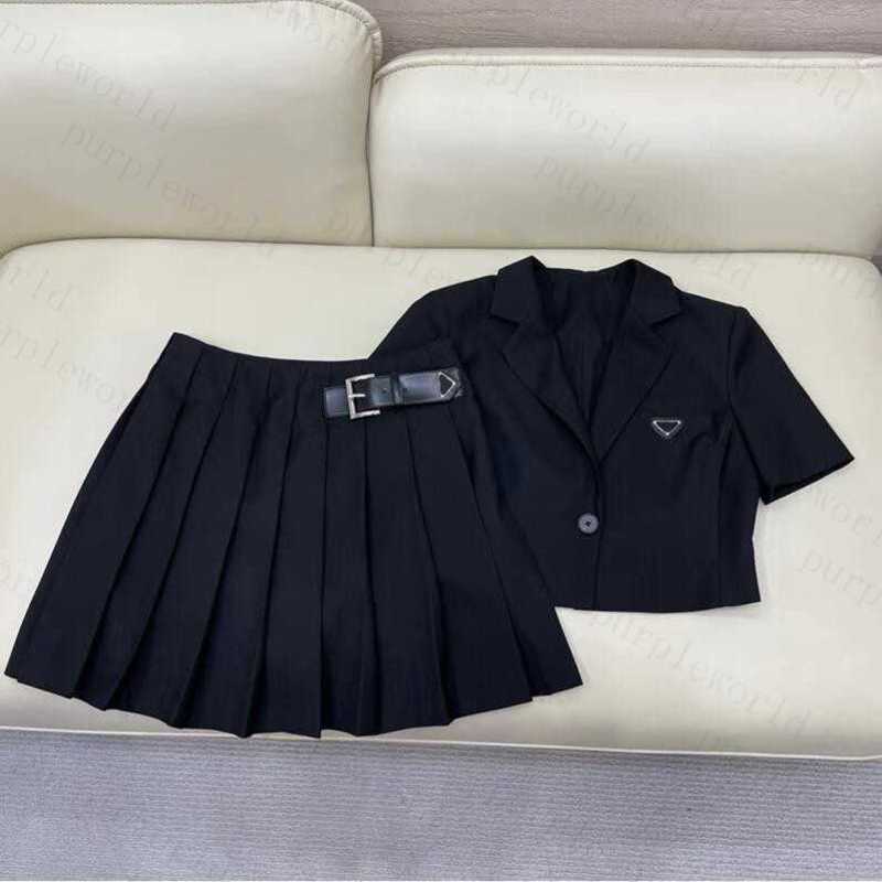 

Women's Two Piece Pants College Style Blazers Dresses Luxury Women Personality Badge Designer Female Coat Dress Set 0J95, Gray