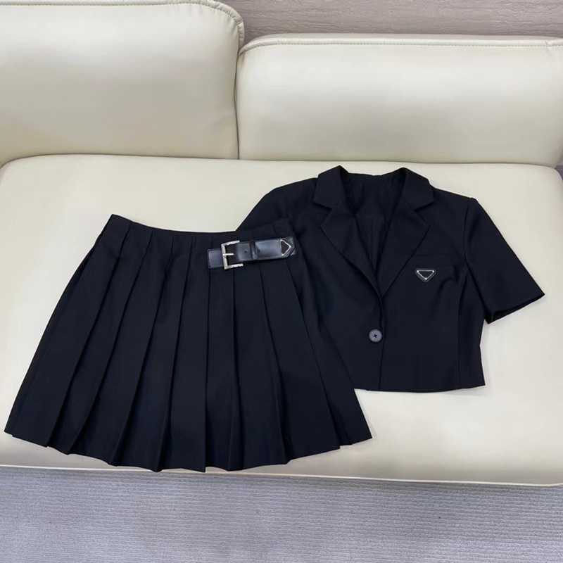 

Women's Two Piece Pants College Style Blazers Dresses Luxury Women Personality Badge Designer Female Coat Dress S MMBM, Gray