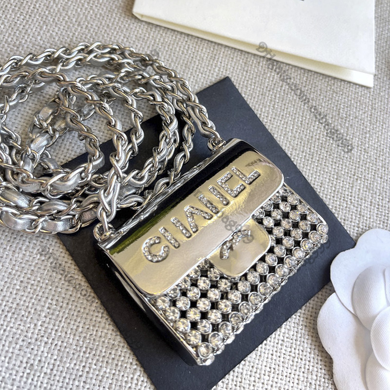 

Luxury Flap Glitter Diamond Mini Evening Bags Silver Metal Hardware Crossbody Shoulder Bag Handbags Rhinestone Decoration Fashion Designer Wallet Purse Women 6CM