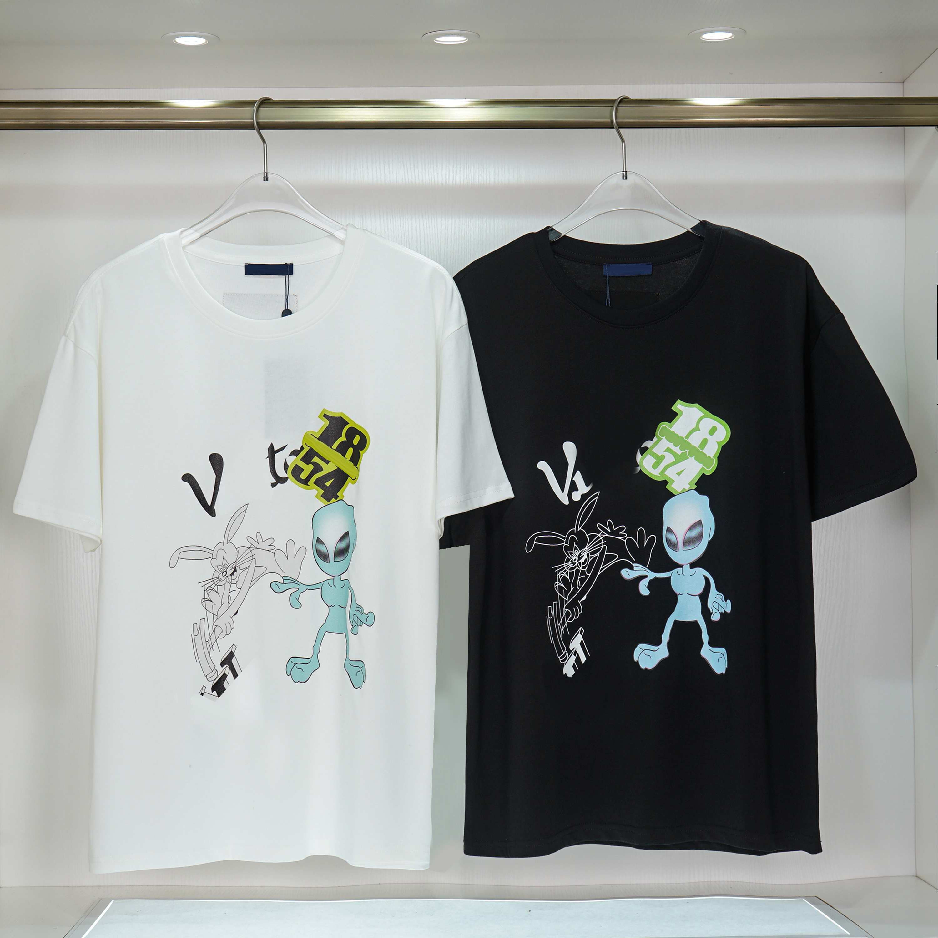 

Designer of luxury T-shirt brand t shirt Clothing spray letter short sleeve spring summer tide men and women tee NEW2022