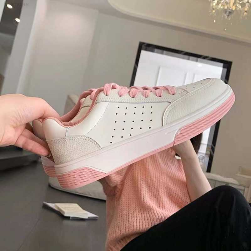 

2023 Fashion Ladies Casual Shoes Spring and Autumn New Flat Lace-up Leather Perforated Men's Running Shoes Couple Outdoor Sports Shoes 35-45 with