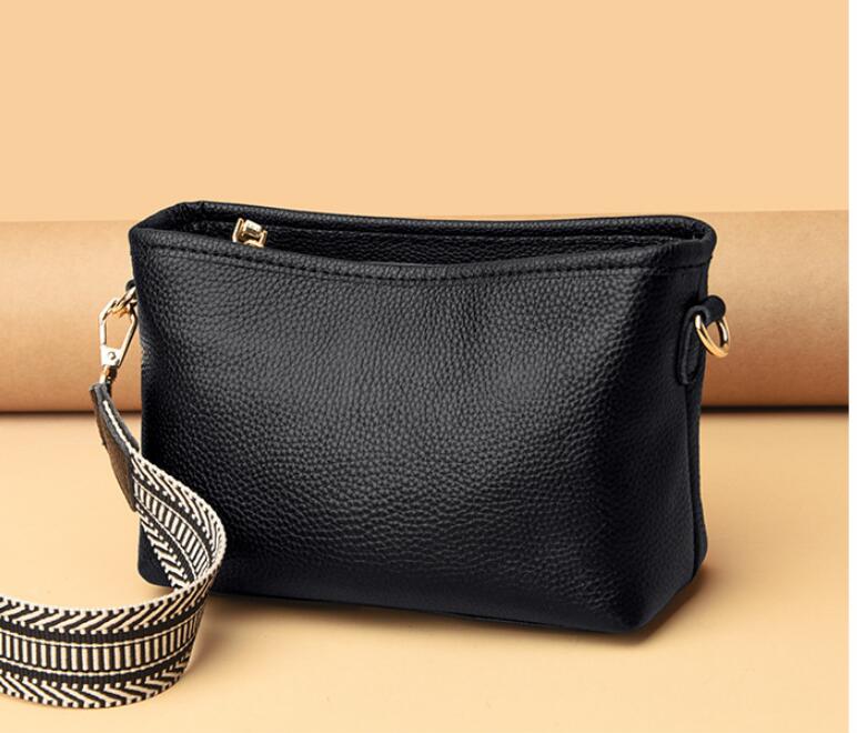 

Women Chain Crossbody Bags Designers heart Wave Pattern Shoulder Bags Messenger Bags Pruse Chain Tote, Black