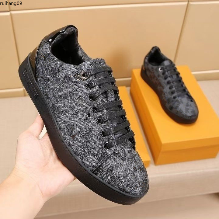 

luxury designer shoes casual sneakers breathable Calfskin with floral embellished rubber outsole very nice rh0009210