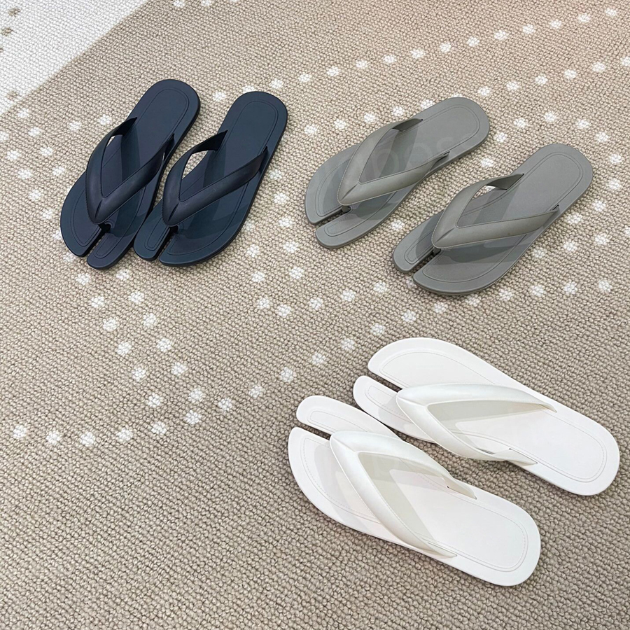 

New flip-flops men's women's sandals designer fashion rubber beach indoor flat bottom comfortable flip-flops outdoor Mueller split toe home travel flip-flops 35-46, Grey