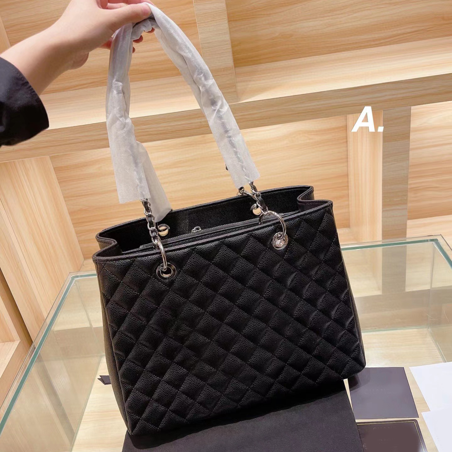 

Luxurious Designer Black Totes Shoulder Bags Handbags Crossbody Purses Genuine Leather Diamond Lattice Large Capacity Shopping Tote Wallet Fashin Women Bag 2023, Color1-with logo