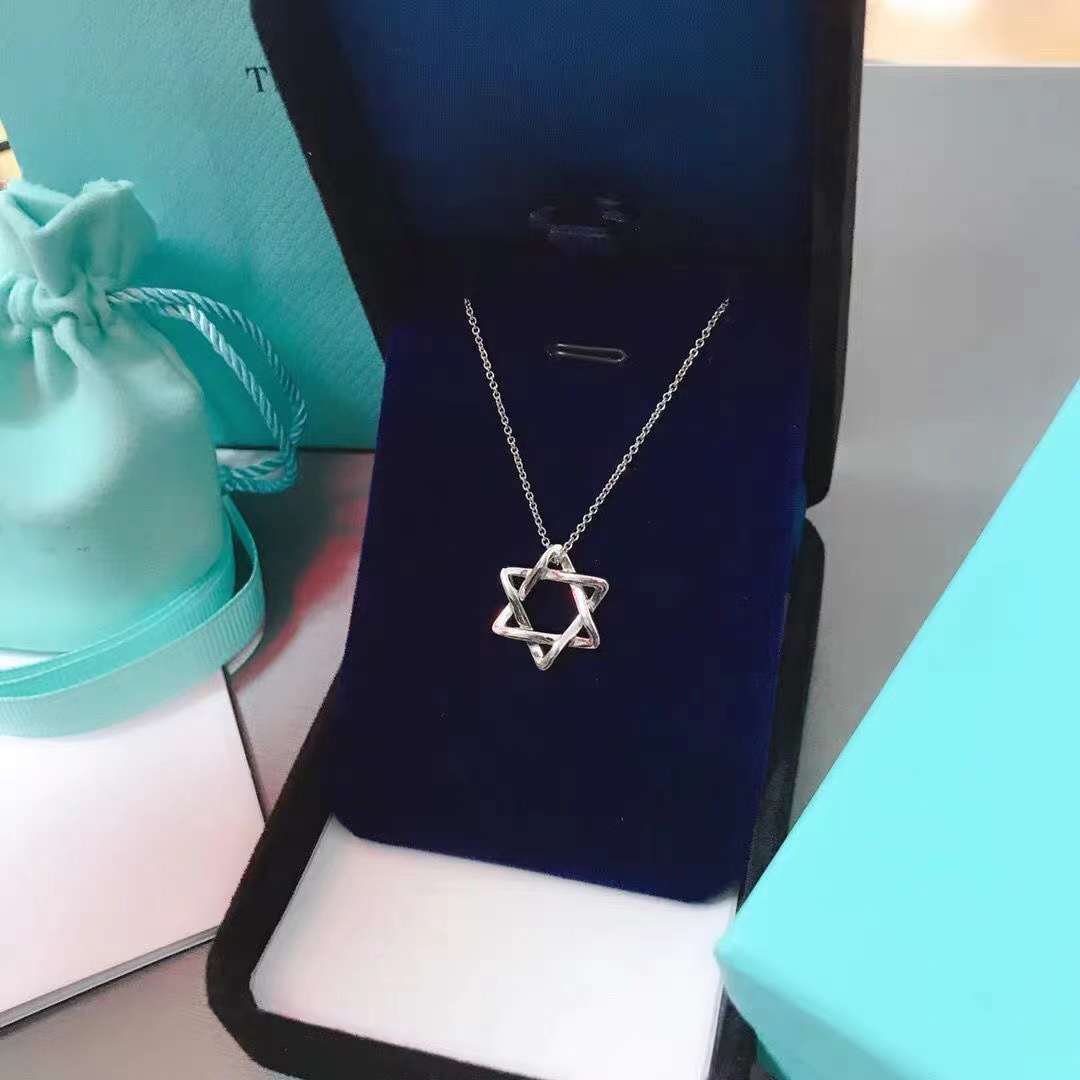 

Luxury chains gold circle necklace designer jewelry men and women pendant star fashion stainless steel pendant couple Christmas gift original velvet bag with box