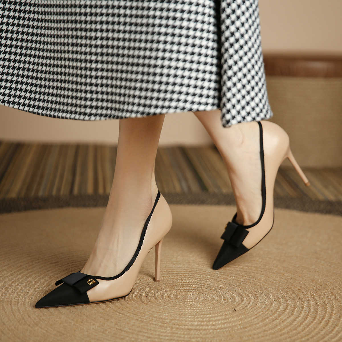 

Dress Shoes Pointed Stitch Stiletto French Shallow Heel 2023 Bowknot Color Contrast Fashion Commuter Women's Shoes, Black