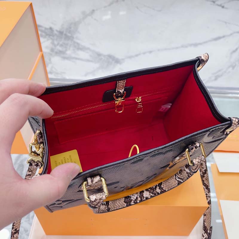 

Designer The Tote Bag Women Handbag Shoulder Bag Leahter Crossbody Luxury Fashion Totes Bags Black Large Handbags Exclusive for women Artwork Fashion Versatile, Black1