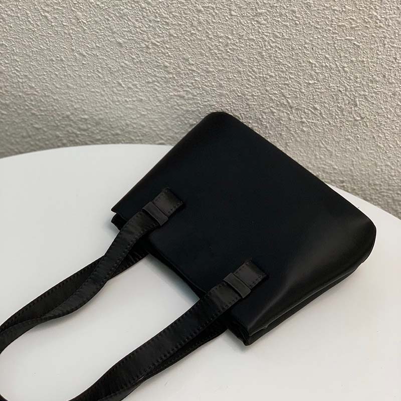 

2023 quality designer bags wholesaler shoulder messenger for women holder women phone purses wallet on chain women cross body bag lady vintage design classic, Black