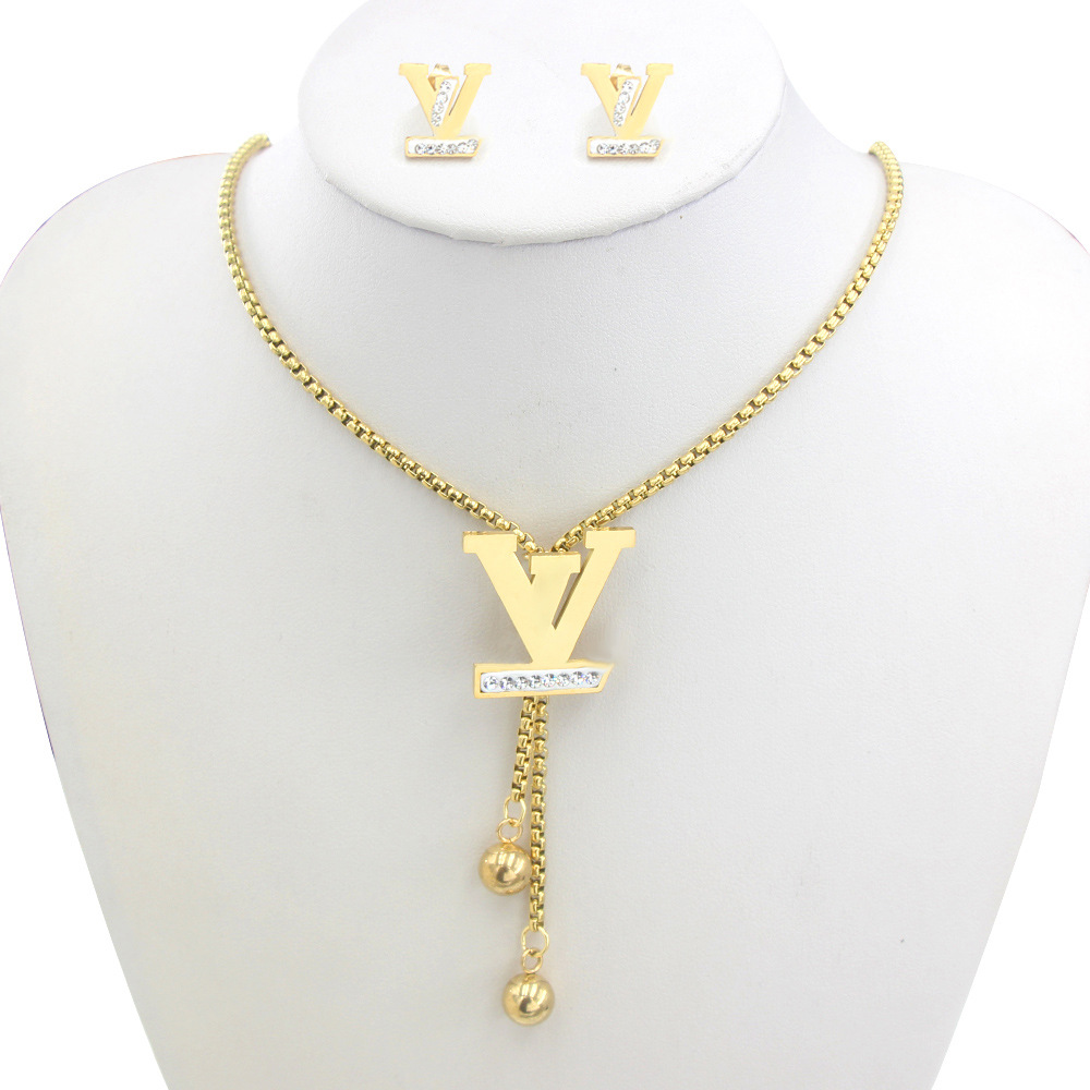 

Luxury Jewelry Women Designer Necklace Titanium Steel Style Diamonds letter Pendant For Women Wedding Gift