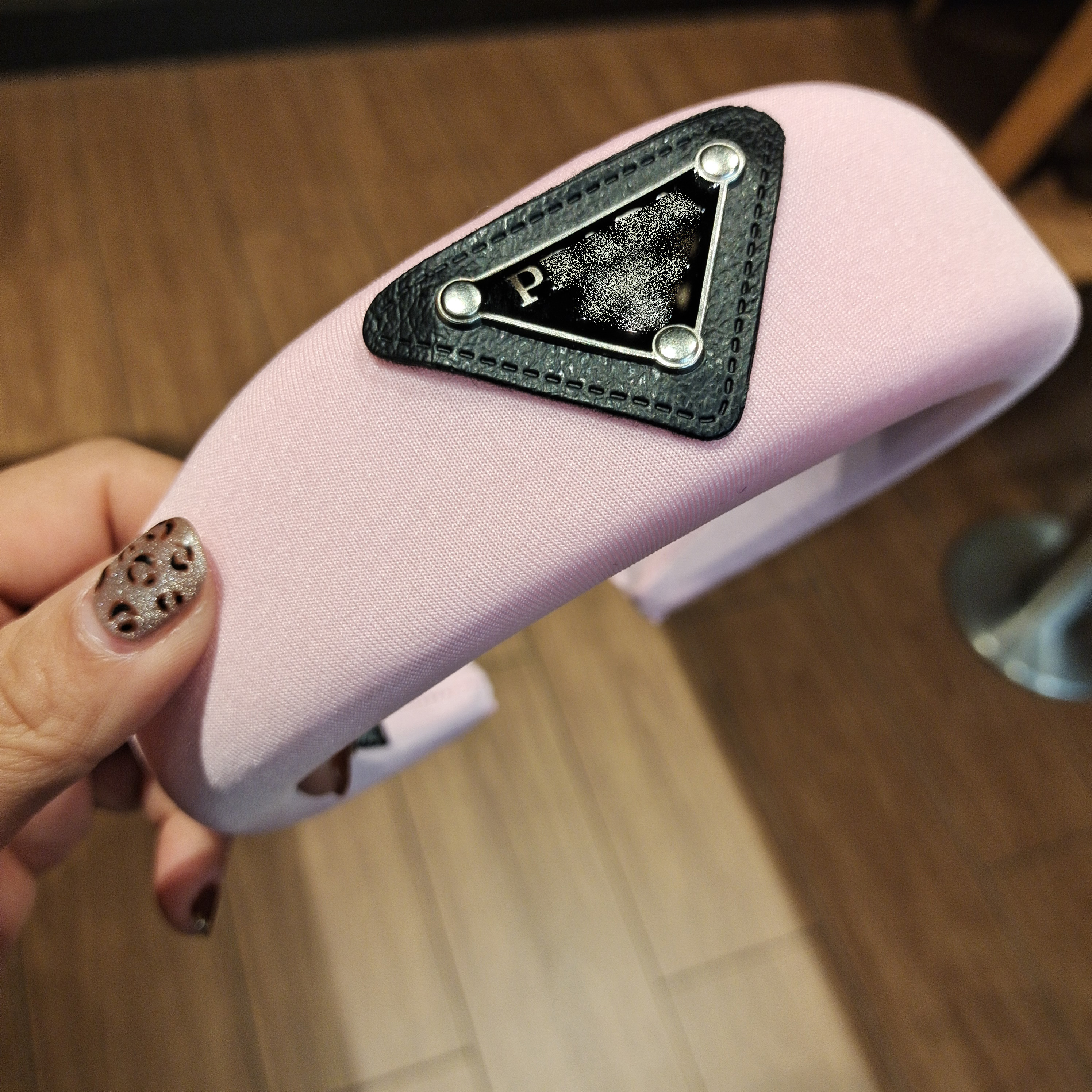 

Luxury Designer Hairpin Headbands Elastic Hair Hoop Handmade Brand Black Triangle P-Letter Retro Style Exaggerated Personality Temperament Headband home