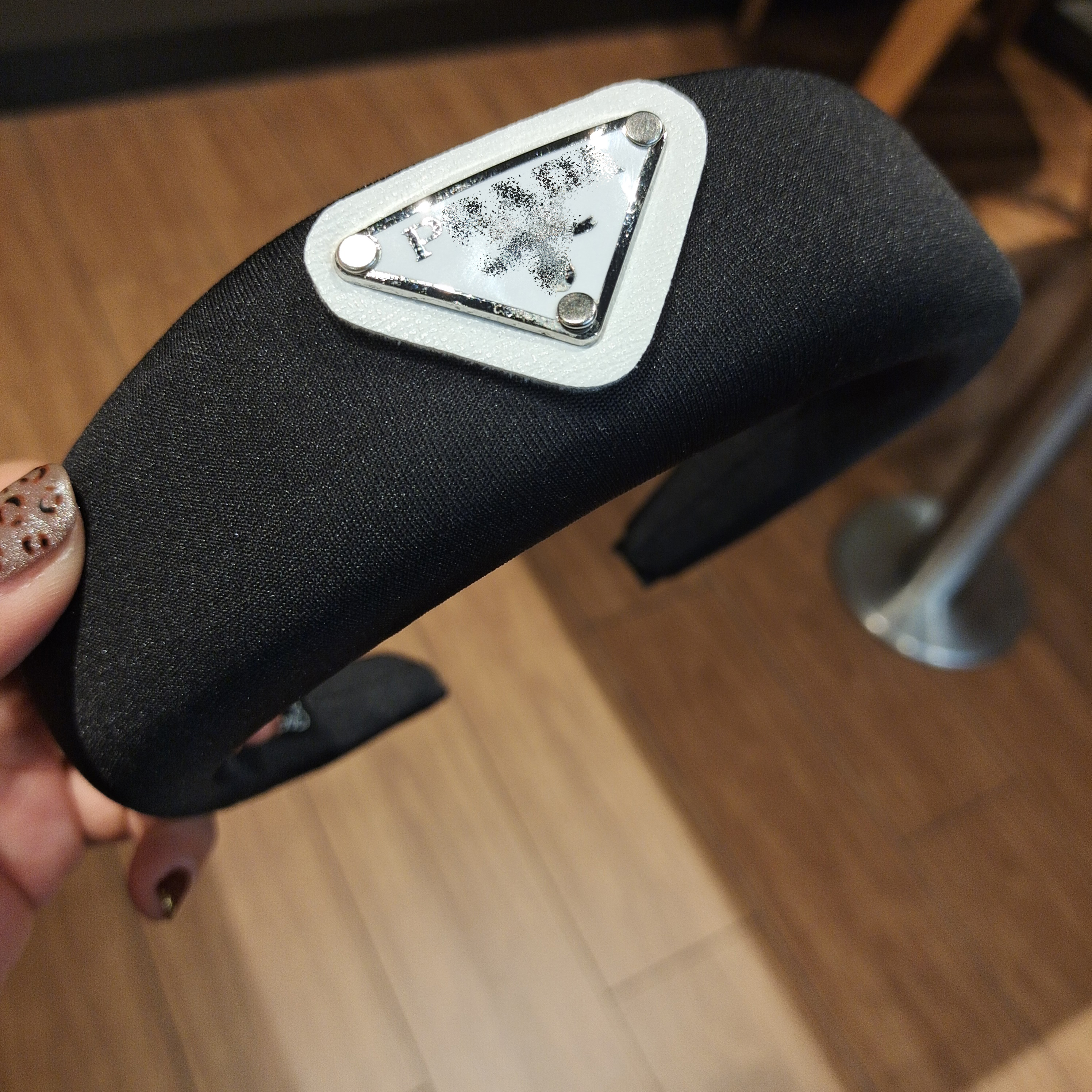 

Luxury Designer Hairpin Headbands Elastic Hair Hoop Handmade Brand White Triangle P-Letter Retro Style Exaggerated Personality Temperament Headband home