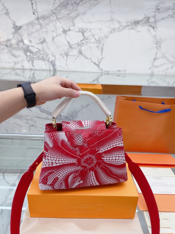 

Cosmetic Bags Cases Women bags Caucines bb Taurillon calfskin handbag bottegas Shoulder Bags Fashion Shopping Satchels crossbody messenger bag Luxury designer, Red