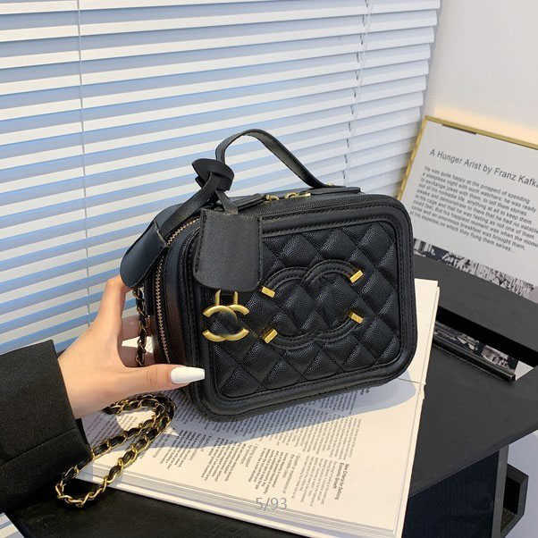 

Designer Channel Bag Tote Handbag Woman The Same High Profile Mature High-end Versatile Solid Color Light Luxury One Shoulder Diamond Lattice Chain Small Black