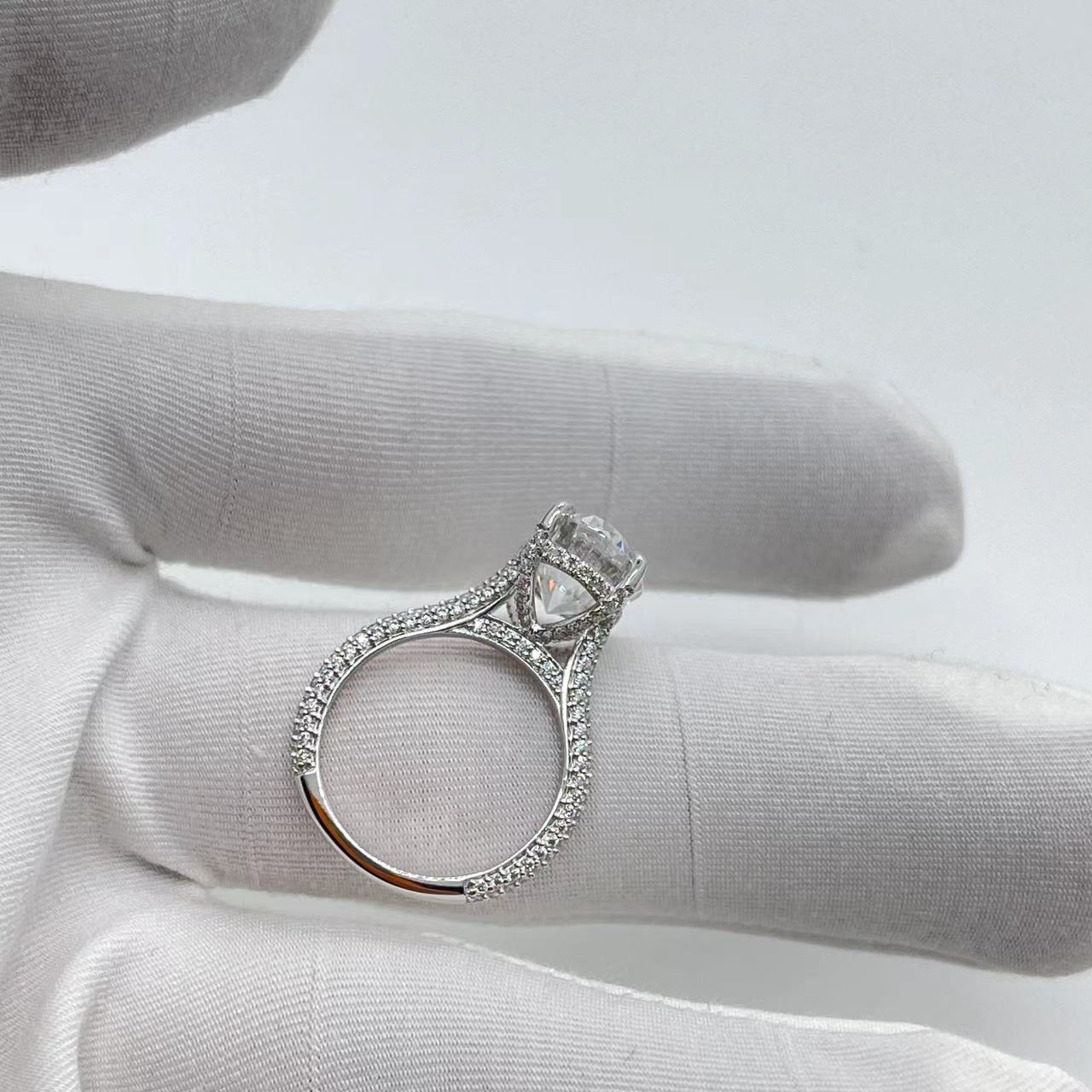 

LOTUSMAPLE oval cut moissanite stone diamond color D solid 14k white gold halo ring with side stones