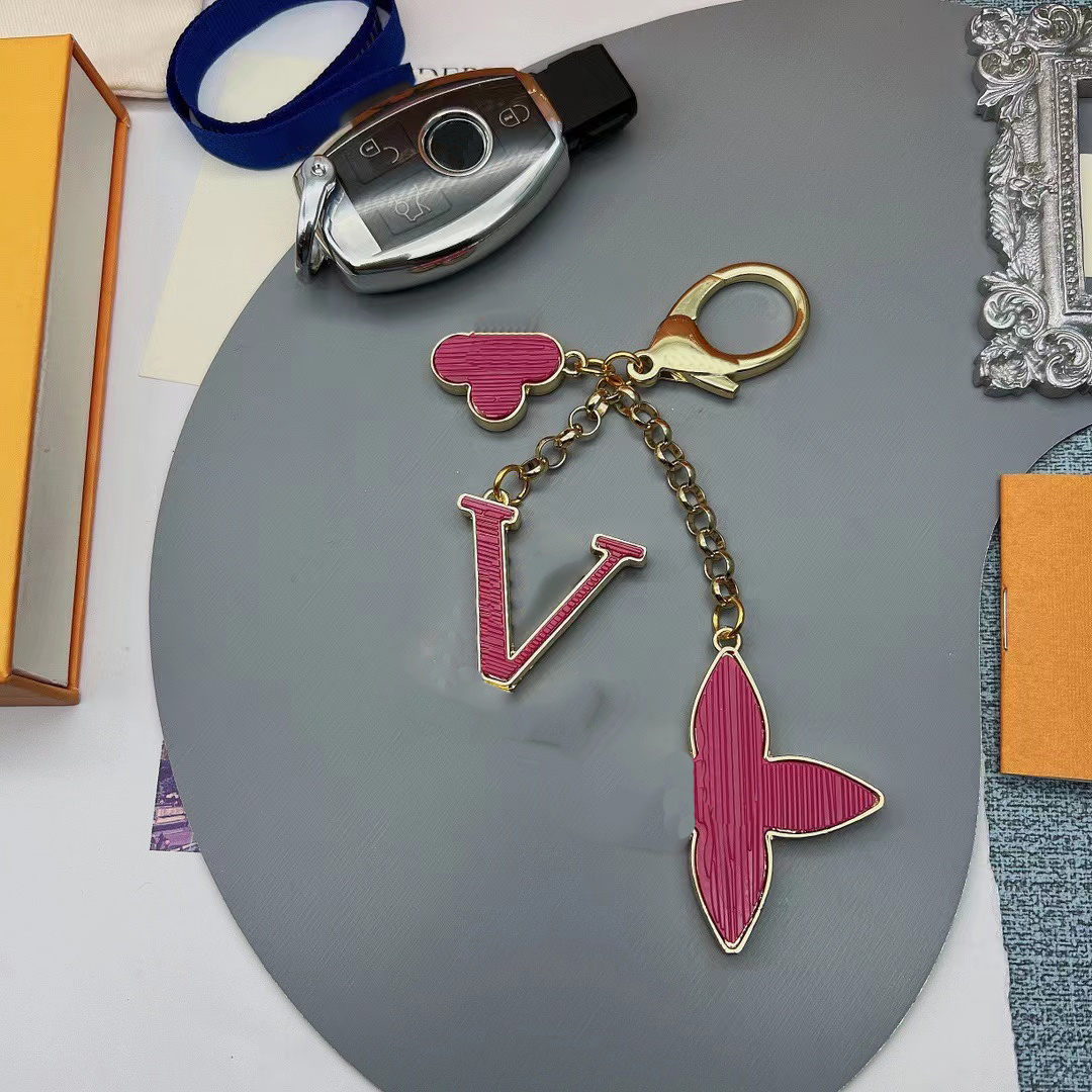 

Luxury keychain designer keychains Letters designers keychain Women Buckle jewelry Keyring Bags Pendant couple charm Car Key good Gift