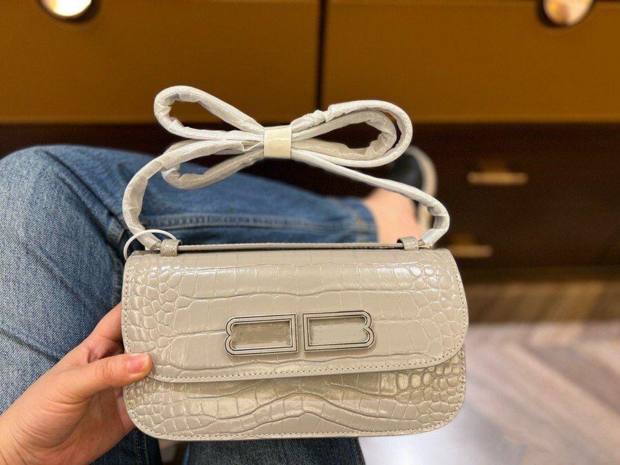 

Fashion Gossip Womens Small Bag Woman In Extra Femal Supple Black Leather Chain Strap Crocodile Emobossed Green Vintage Luxury Bags, Grey